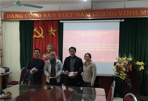Trường THCS Cổ Bi gặp mặt và chúc mừng các đ/c nhân kỷ niệm 76 năm Ngày thành lập Quân đội nhân dân Việt Nam  và 31 năm Ngày hội quốc phòng toàn dân.